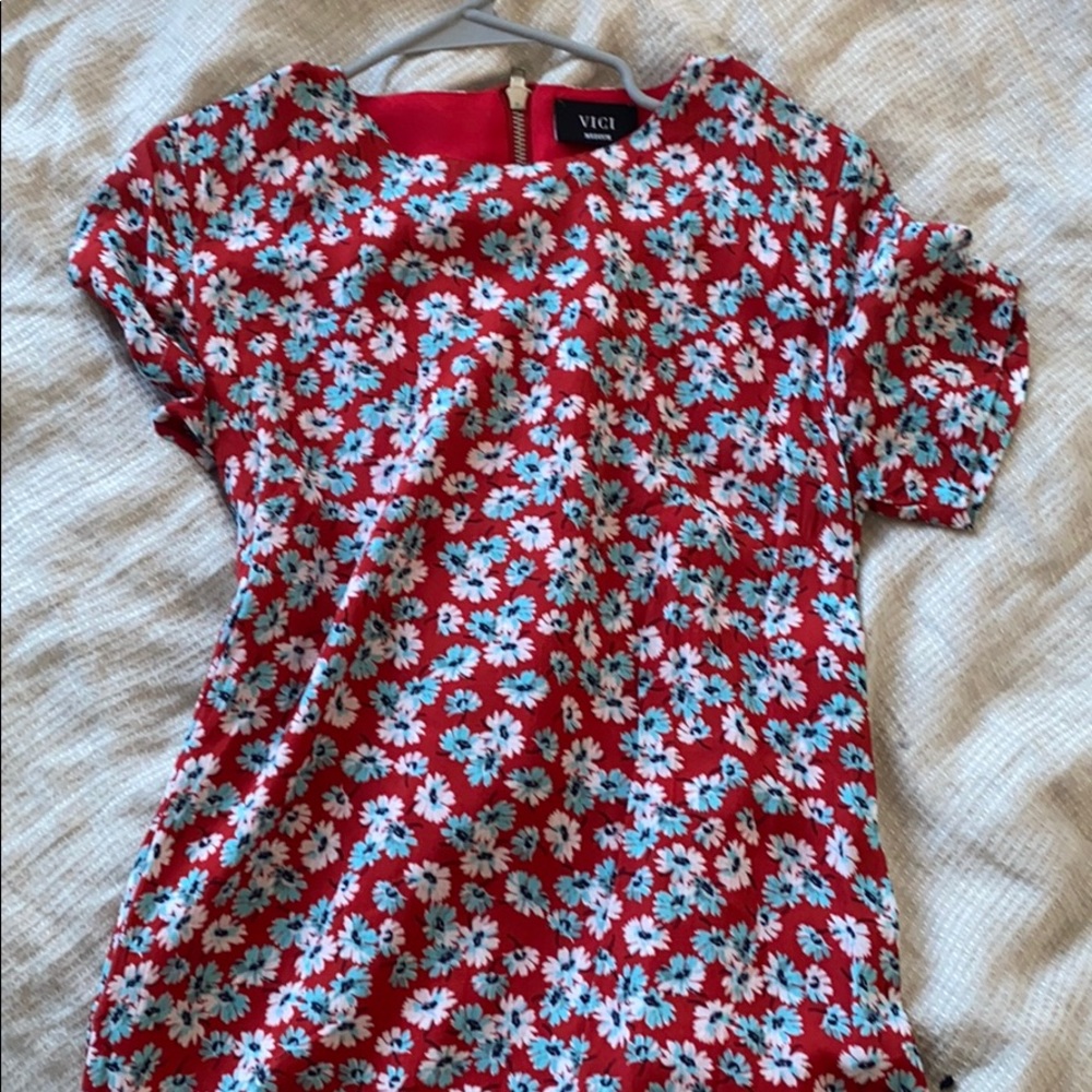 FLORAL T-SHIRT DRESS. Worn once. Size M.
